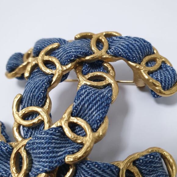 Chanel CC Denim Gold-Tone Chain Detail Brooch - Picture 6 of 6